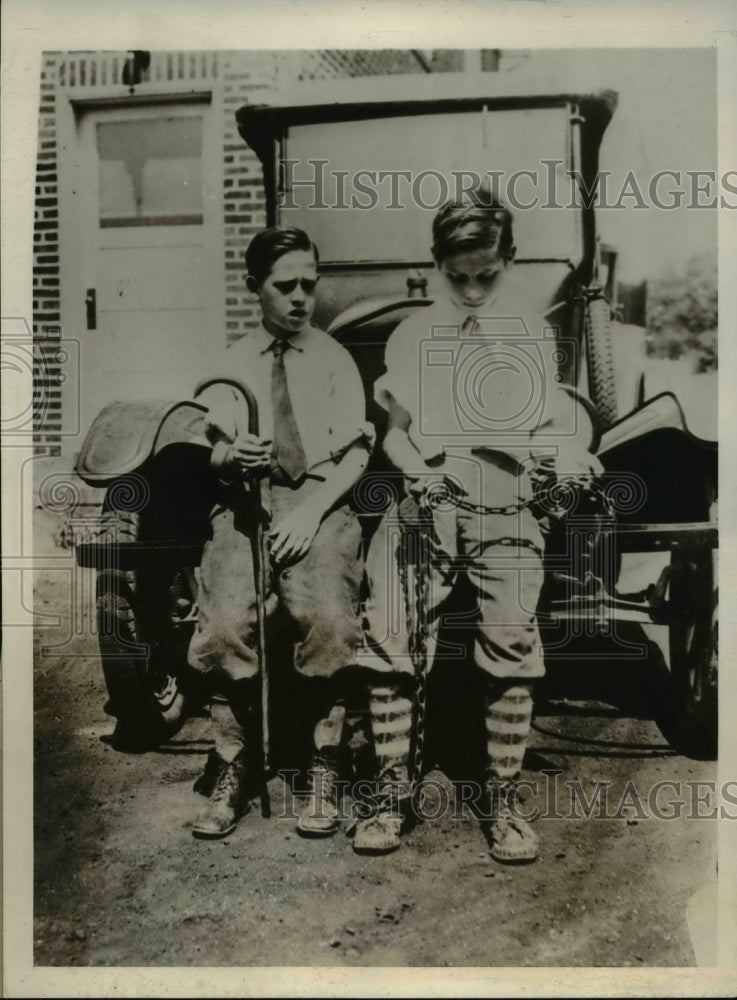 1930 Press Photo Walter Jr. & Charles Davis, Father Arrested for Child Abuse