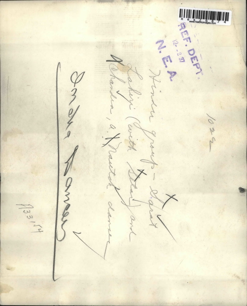 1937 Press Photo Hindu group Sarat Lahiri and Chandea, a Nautch dancer