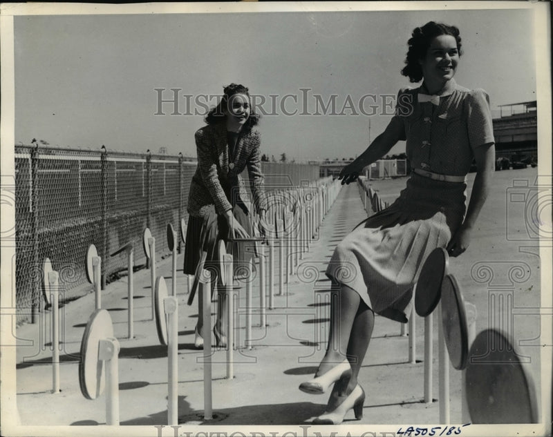 Load image into Gallery viewer, 1939 Press Photo Virginia Long and Mary Cambell at Hollywood Turf Club

