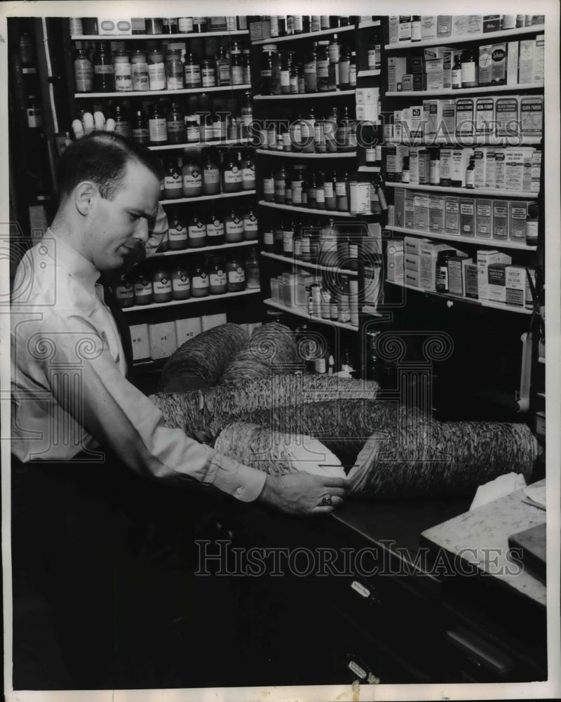 1955 Press Photo John Porr Jr. Is Puzzled At Drug Stores Old System