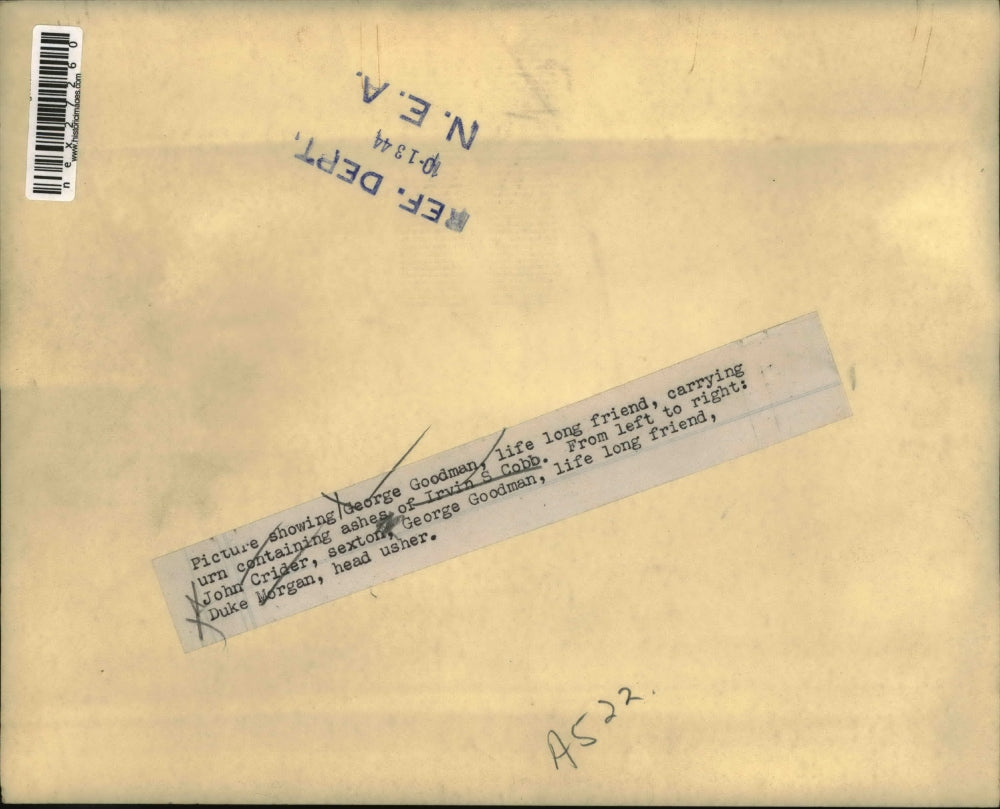 1944 Press Photo (L-R) John Crider, George Goodman carrying urn and Duke Morgan