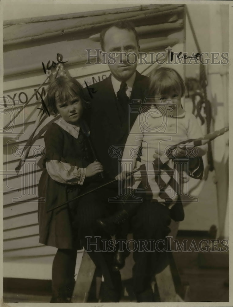 1920 Press Photo W.M. Merriman & children Annabelle & William Jr, Garden College