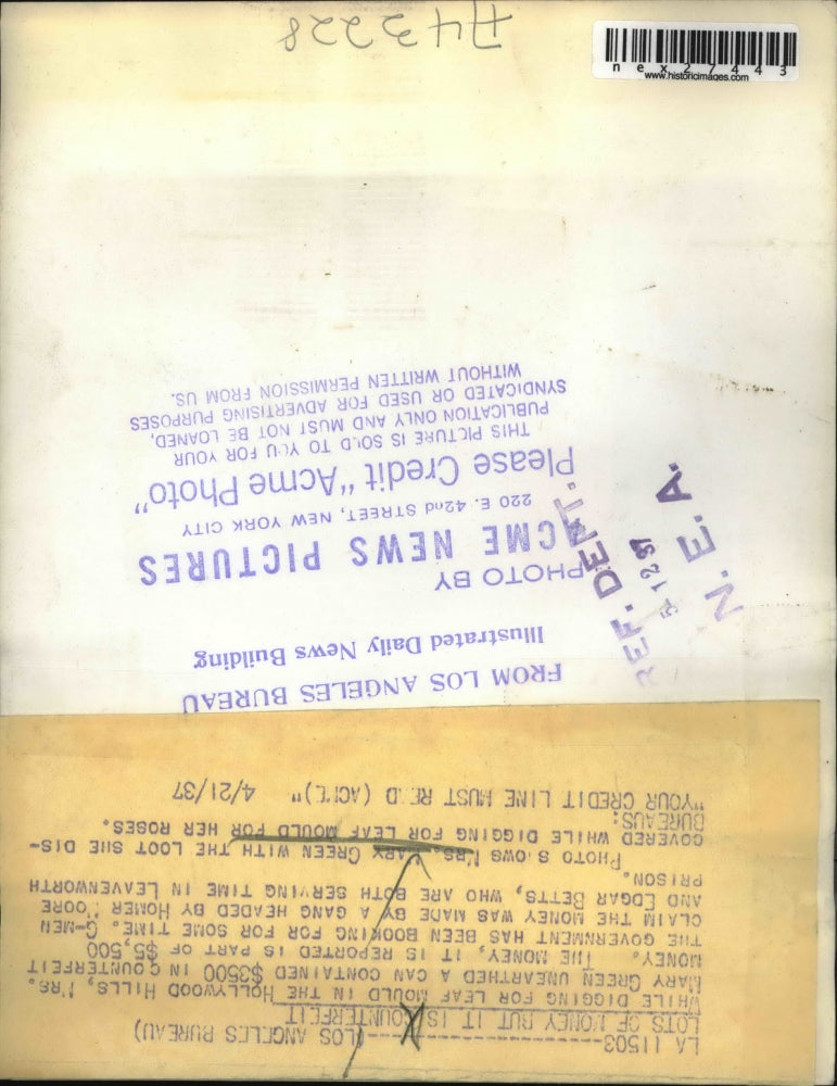 1937 Press Photo Mrs. Mary Green with loot she discovered while digging for leaf