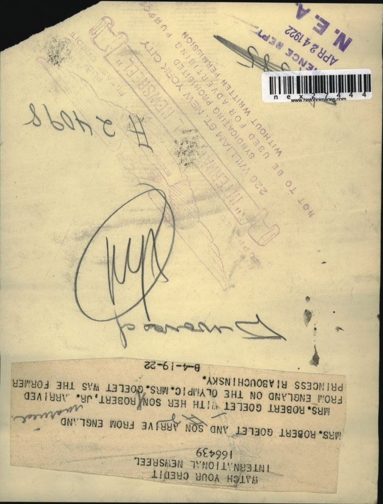 1922 Press Photo Mrs. Robert Goelet and son, Robert Jr., arrive in England.