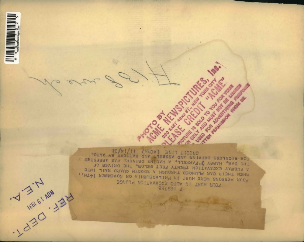 1931 Press Photo Four hurt in auto excavation plunge in Philadelphia,