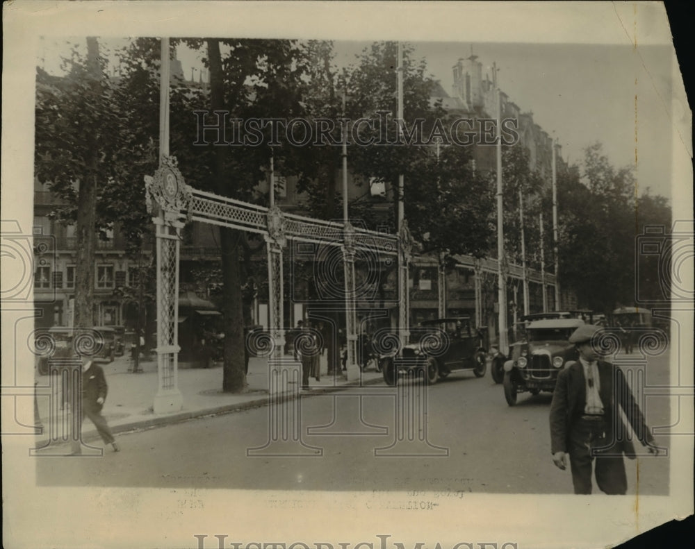 1930 Press Photo Decorations in the rue Royal, in preparation for the Convention