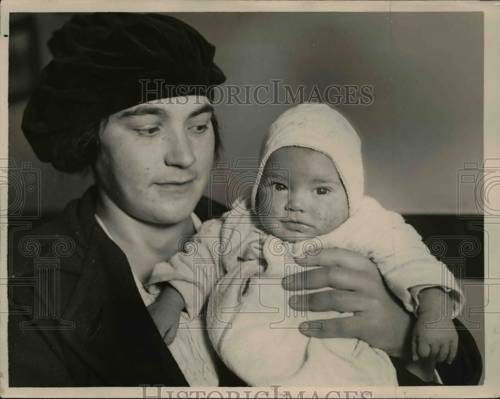 1921 Press Photo Mrs Paul Rose Vittoi and baby Virginia