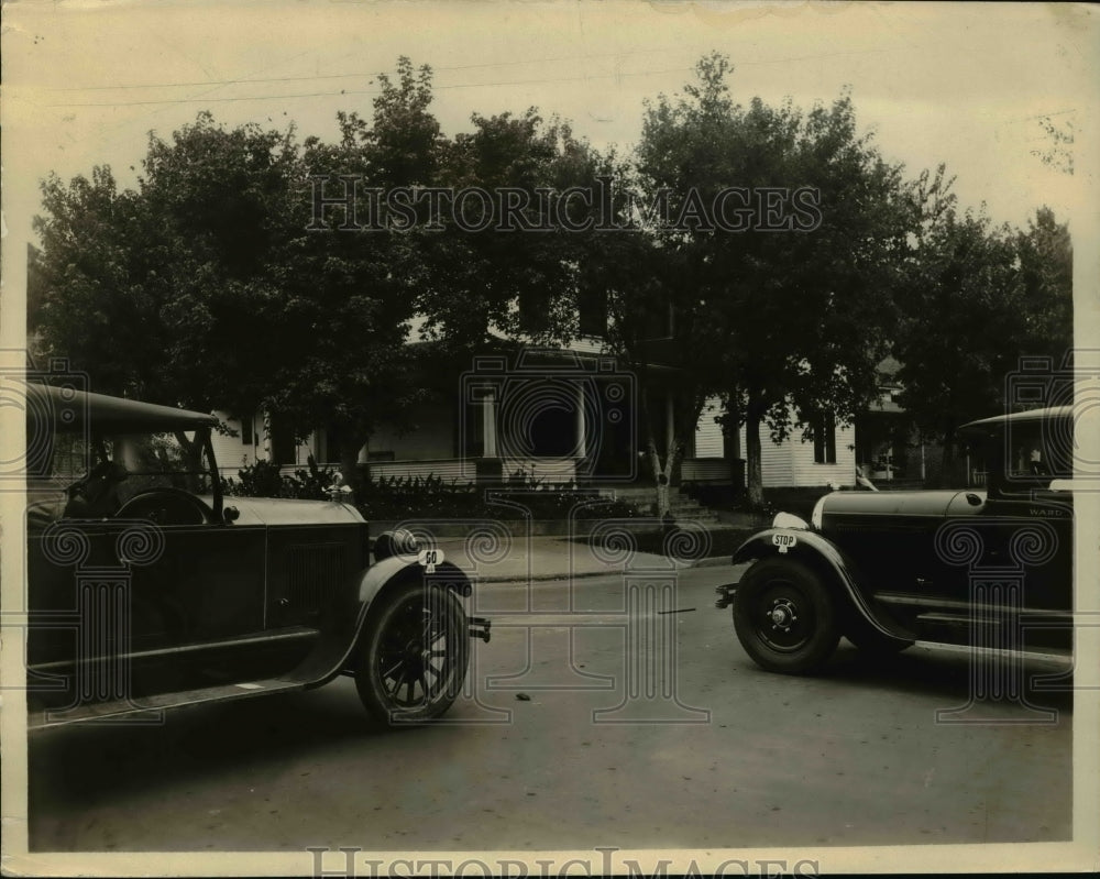 1926 Press Photo Automobiles Equipped w Stop and Go Fender Safety Signals