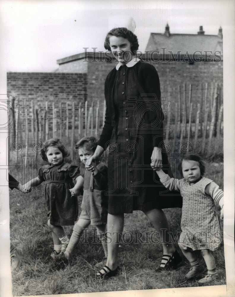 1950 Press Photo Marjorie Julia Evans,Head Matron at Essex Day Nursery