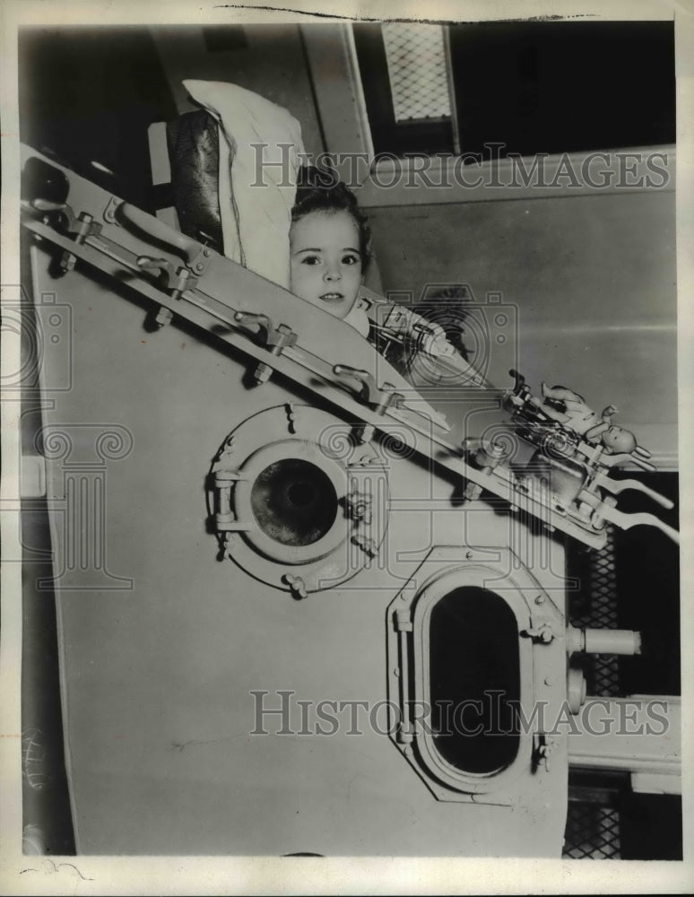 1932 Press Photo Claire Sigmund in hospital in Long Branch, New Jersey.