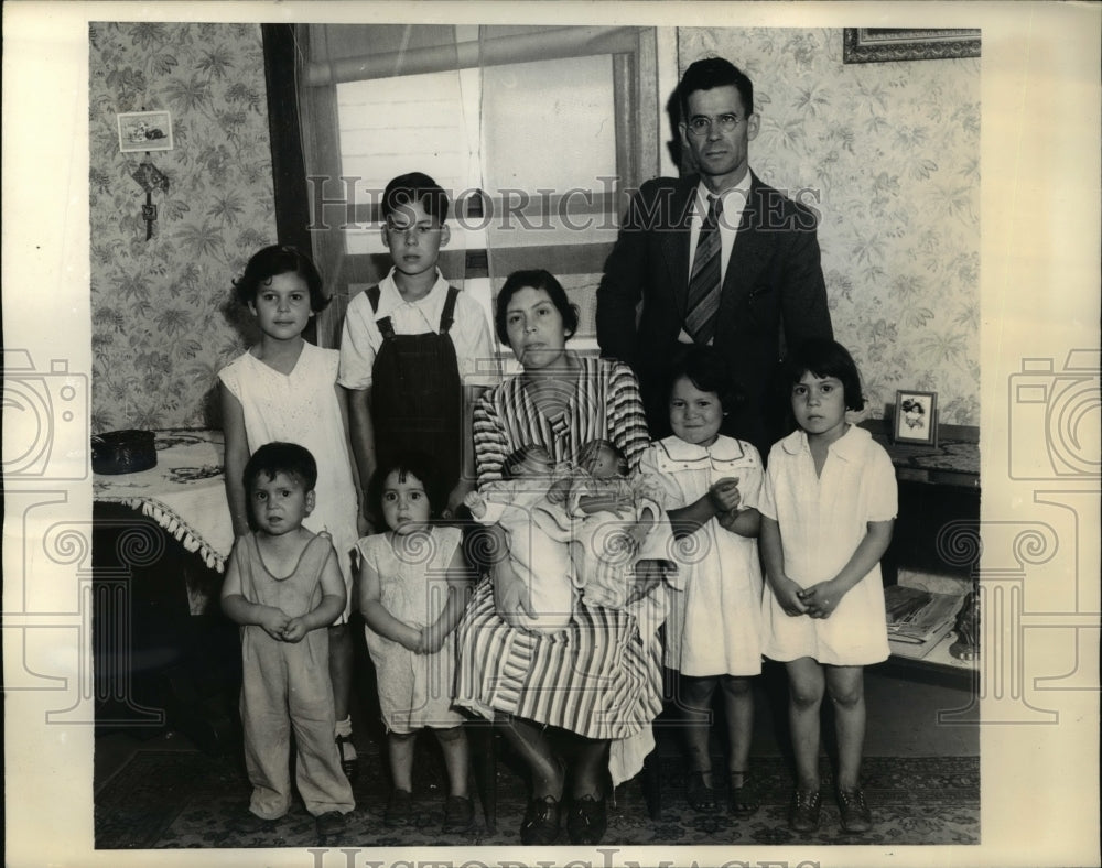 1936 Press Photo Mr & Mrs Rudolph Valenzuela & thier 4 sets of twins