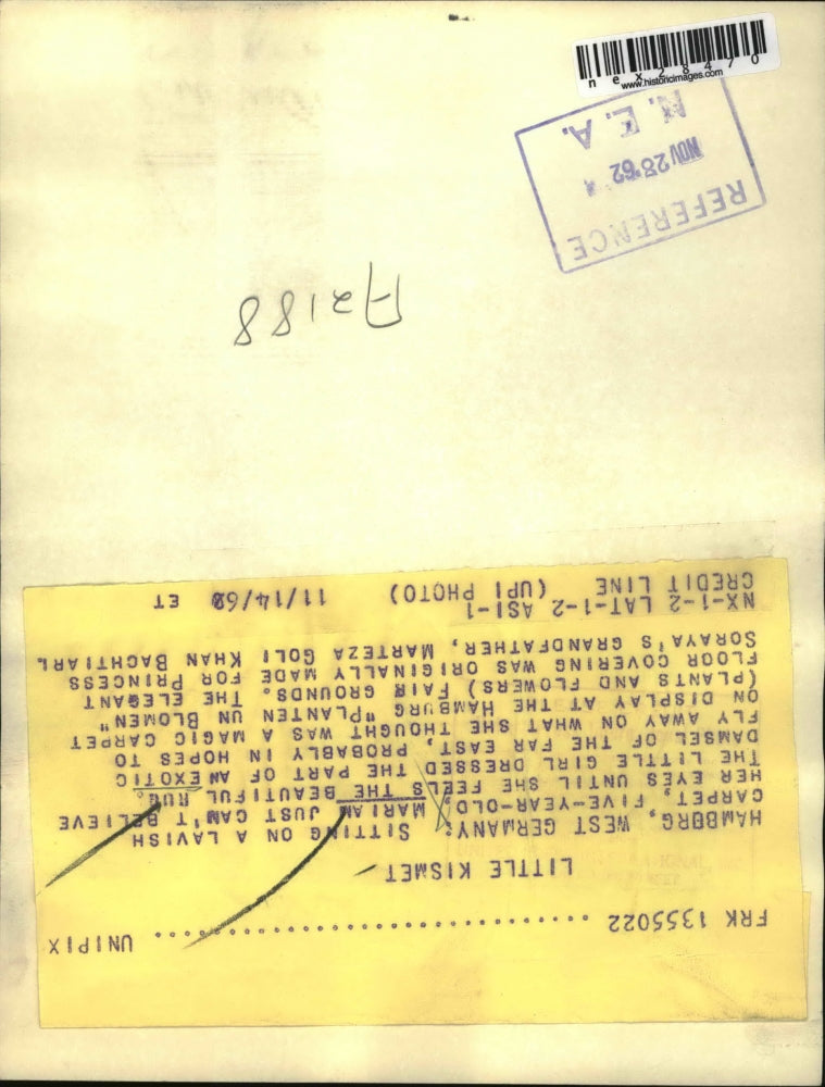 1962 Press Photo Hamburg W Germany Marian age 5 on a carpet at display