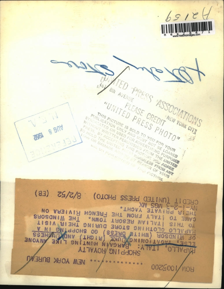 1952 Press Photo Rapallo Italy Dule & Duchess of Windsor on vacation at a market