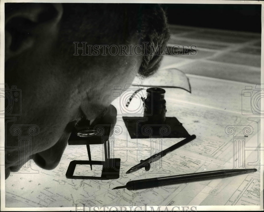 1961 Press Photo draftsman Herbert Pierce makes correction on Hammond Map