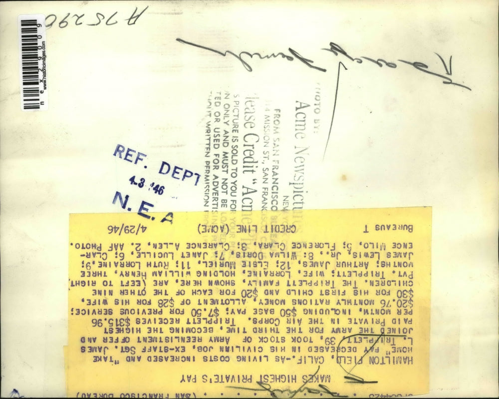 1946 Press Photo Hamilton Field Calif ex S/Sgt James Triplett with wife & 7 kids