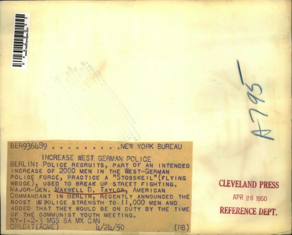 1950 Press Photo West German Police recruits, practice a Stosskeil