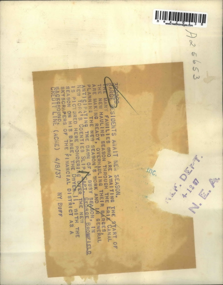 1937 Press Photo Barge residents await new season. Shown Captain George