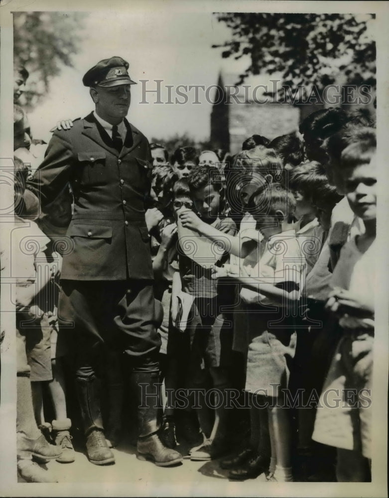 1937 Press Photo Fred Syms, guardian of a busy intersection near the Garneau