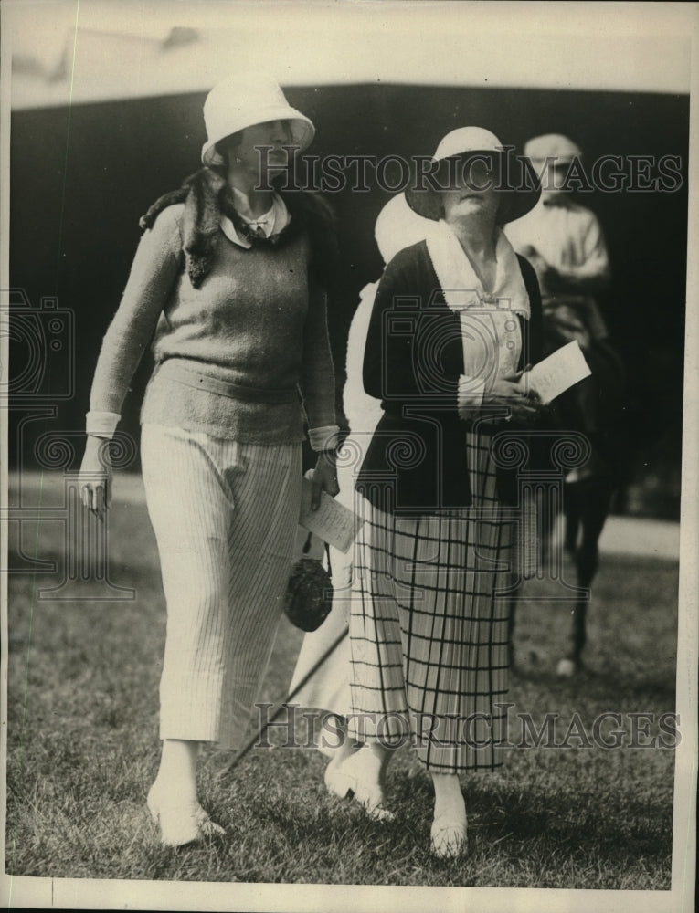 1923 Press Photo MO Shelton & Mrs SF Rodgers at Saratoga track races