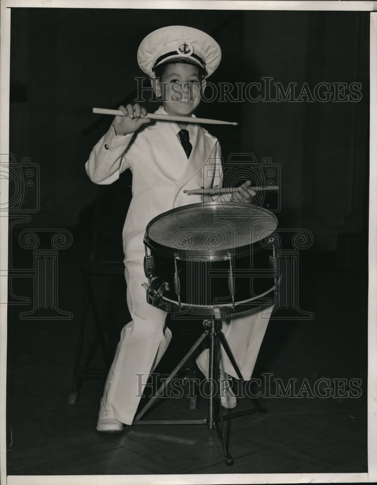 1939 Press Photo Joseph Sherpa Jr in drummers contest in NY