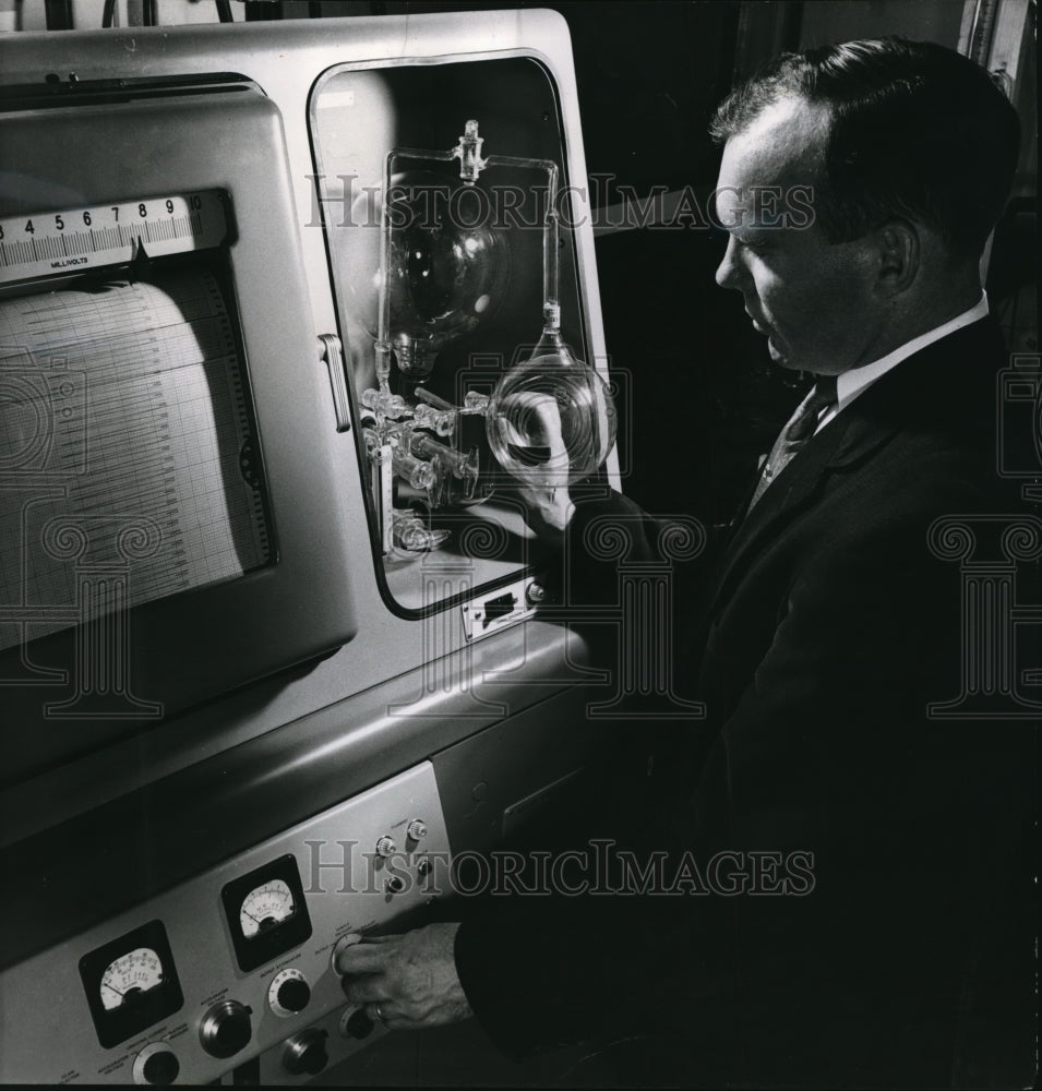 1955 Press Photo &quot;Atomic Pinball Machine&quot; at U.S. Stell&#39;s new Appied Research