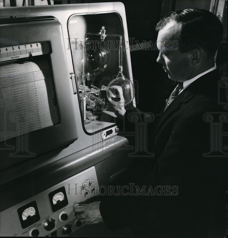 Load image into Gallery viewer, 1955 Press Photo "Atomic Pinball Machine" at U.S. Stell's new Appied Research
