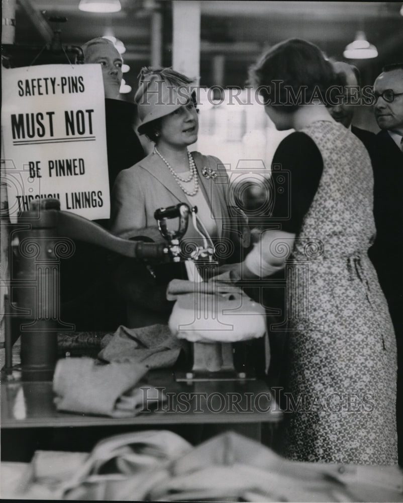 1939 Press Photo King and Queen of England tour Team Valley Trading Estate- Historic Images