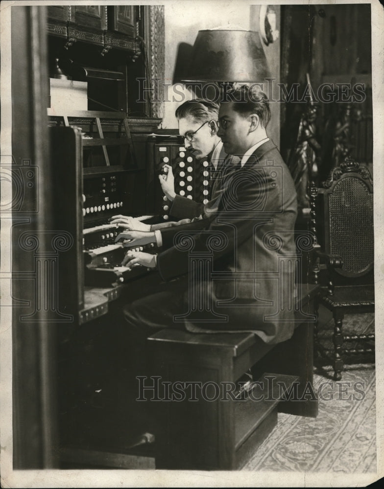 Load image into Gallery viewer, Undated Press Photo Maurice Garabraut and Chandler Goldthwhite at pipe organ.
