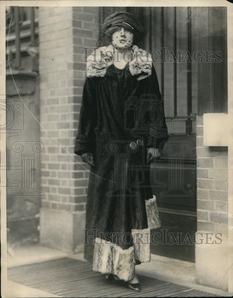 1924 Press Photo Harriet Camao heads Charity Benefit