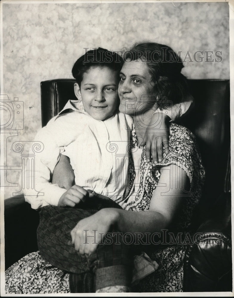 1930 Press Photo Mrs Charles Hanna and son Junior