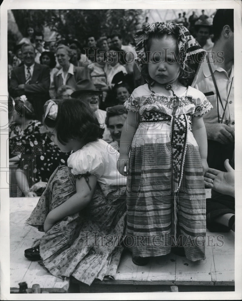 Load image into Gallery viewer, 1949 Press Photo Linda Susan on el Baile del Sol or Dance of the Sun
