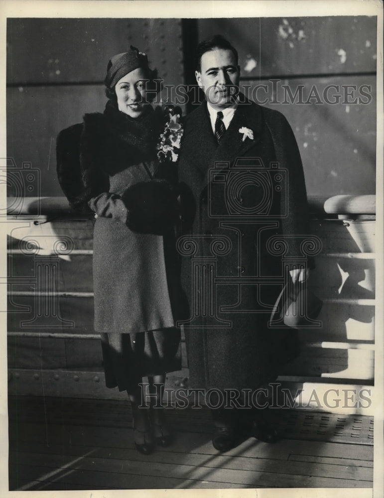Load image into Gallery viewer, 1933 Press Photo Mr and Mrs Bernard K Sichel aboard Grace Liner SS Santa Elena
