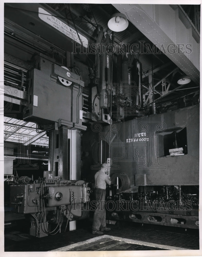 Load image into Gallery viewer, 1955 Press Photo Auxiliary housing on the new Niles planer is located between
