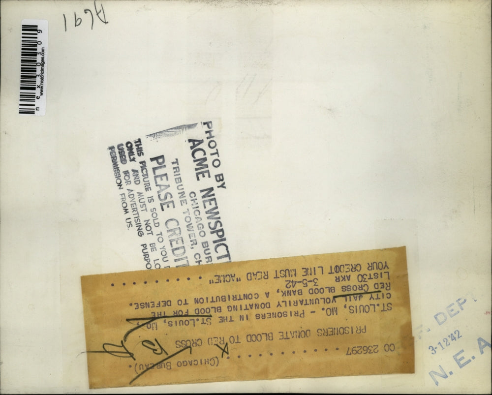 1942 Press Photo St. Louis, Mo. City Jail prisoners voluntarily donate blood