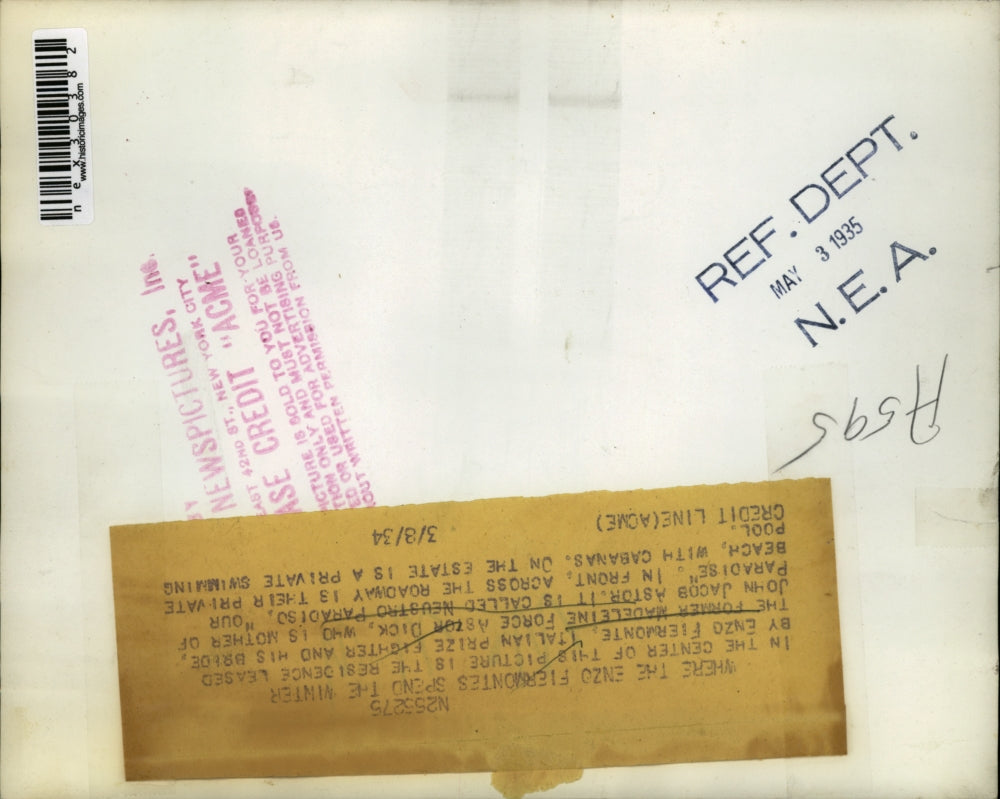 19354 Press Photo Neustro Paradiso leased by Enzo Fiermonde and wife