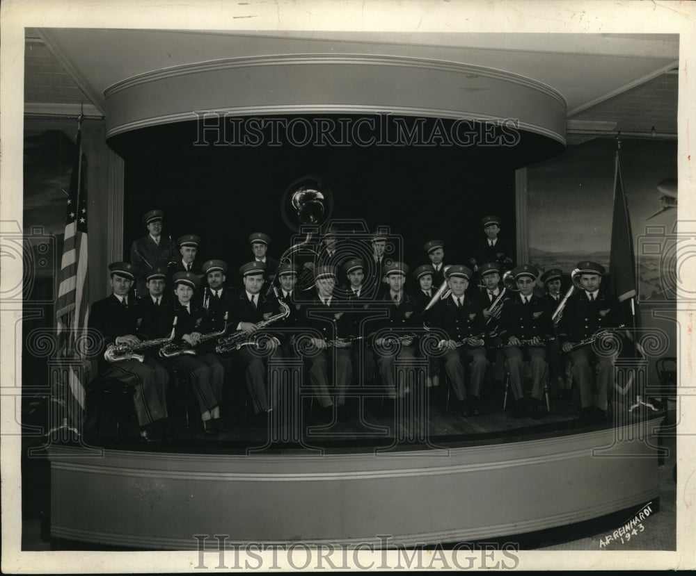 1943 Press Photo The Weatherhead Band members with the director, Johnny Gower