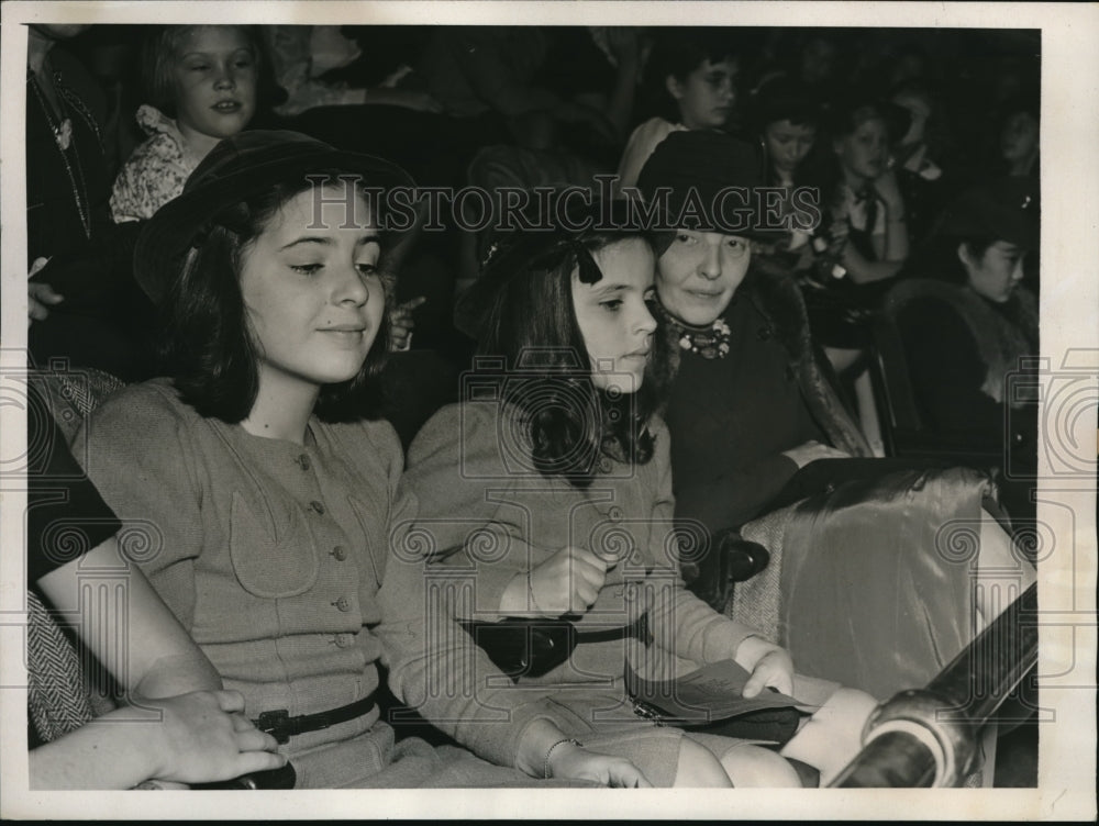 1940 Press Photo Children of Colombia guest in British Embassy in N.Y.Theater
