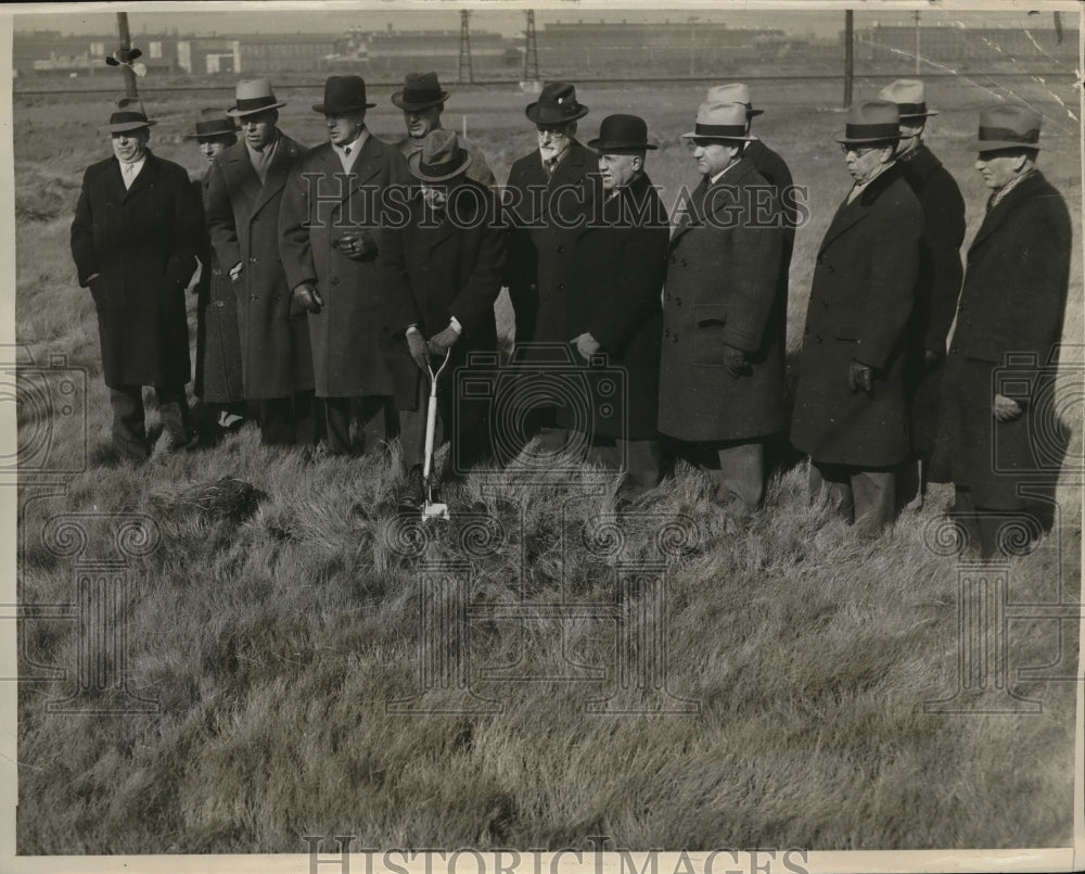 1934 Press Photo Shovel of the earth in construction bridge acre the Pine River