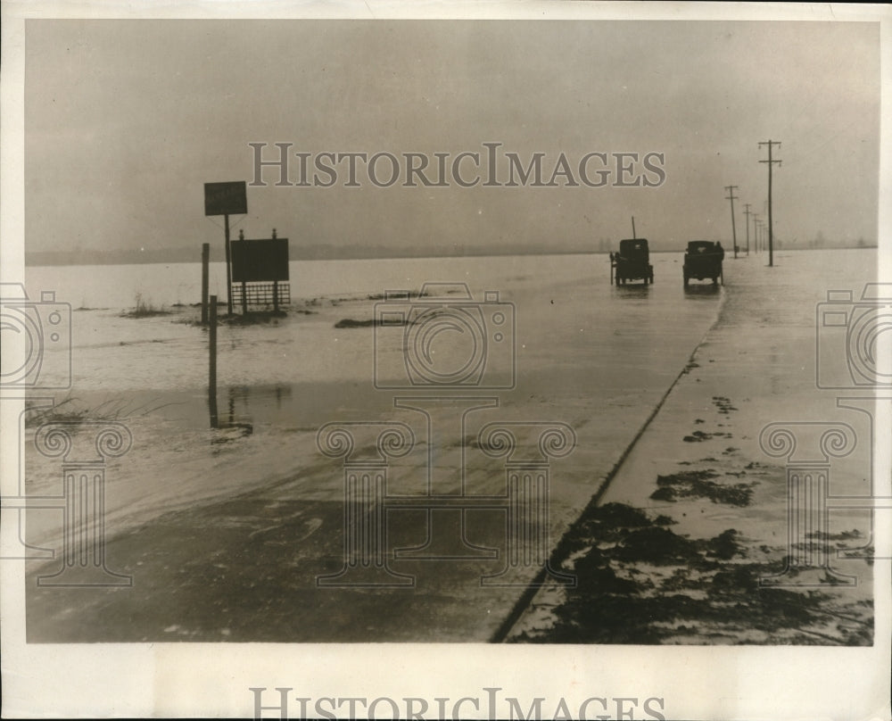 1930 Press Photo Vincennos Indiana recue by plane and sleds area flooded