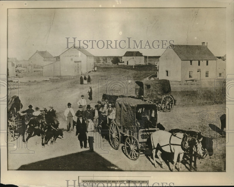 Load image into Gallery viewer, 1927 Press Photo People gather in the street
