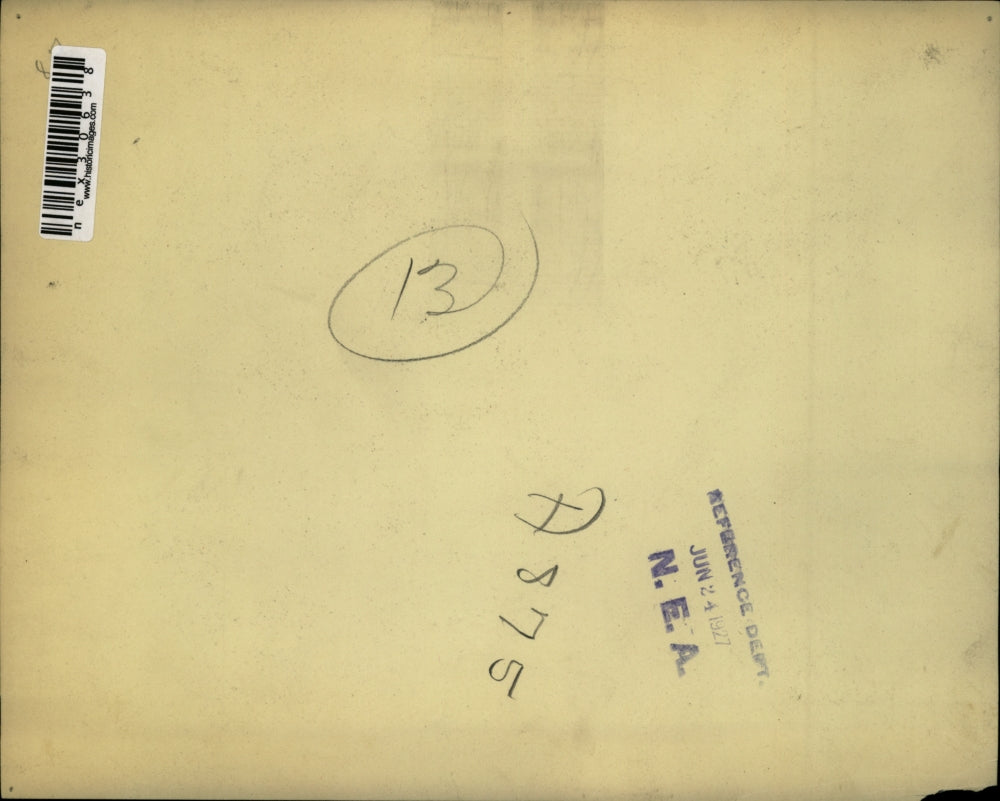 1927 Press Photo People gather in the street