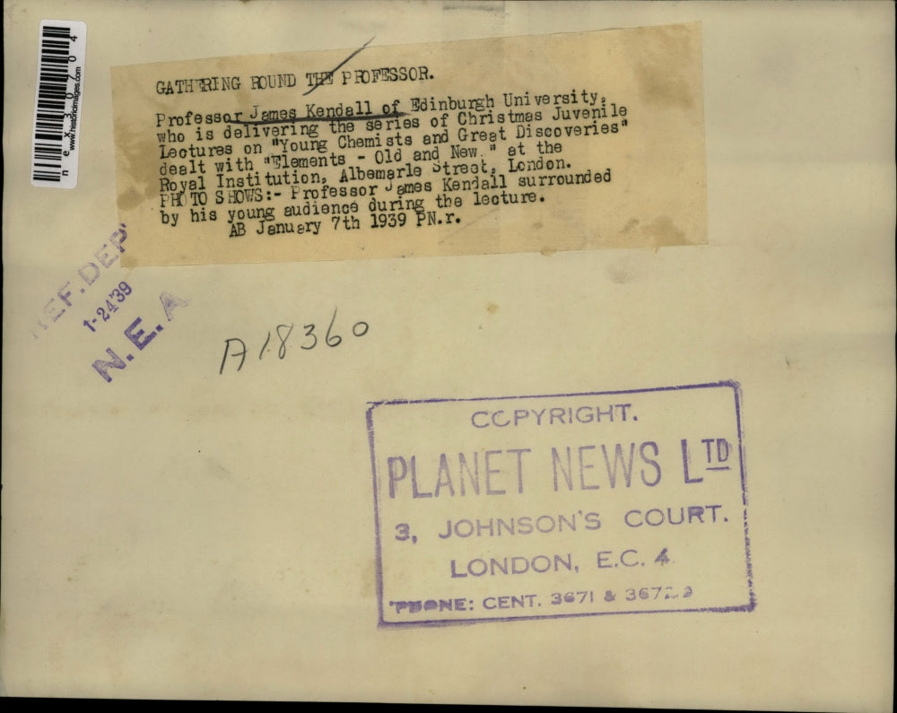 1939 Press Photo Professor James Kendall Lectures at Royal Institution