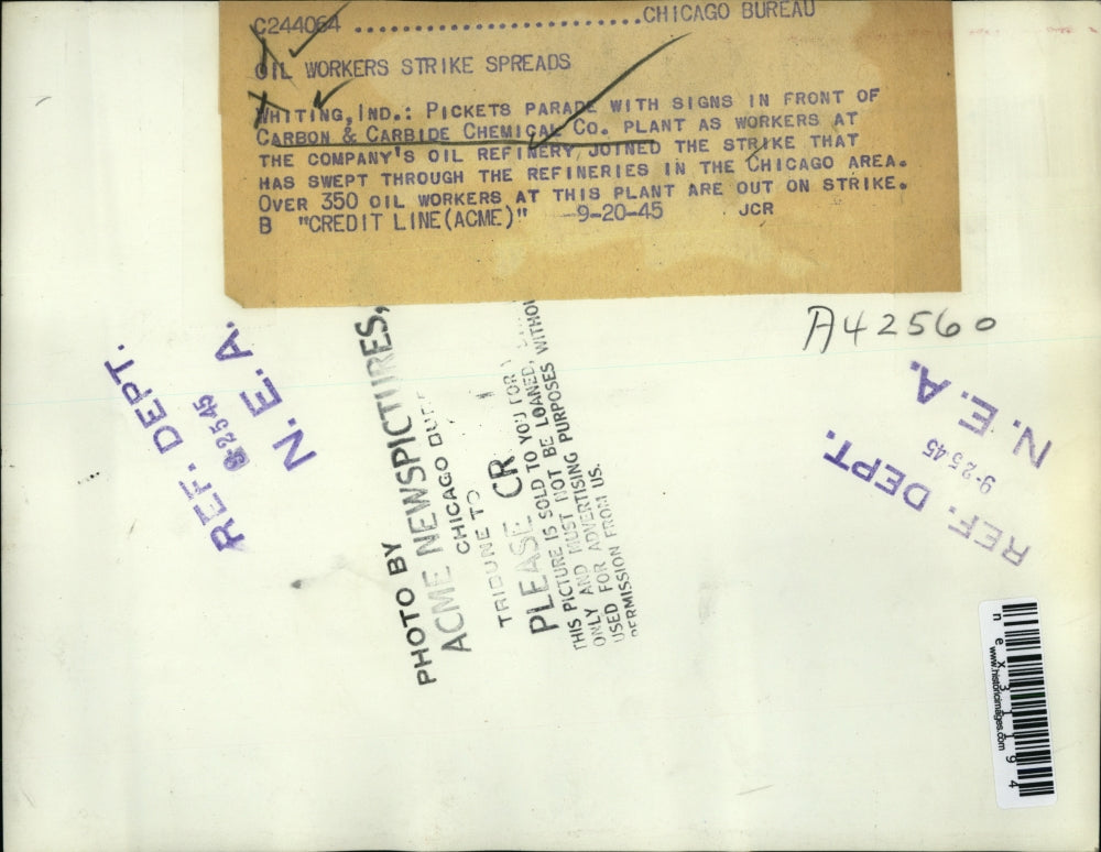 1945 Press Photo Picket Parade in front of Carbon & Carbide Chemical Co. Plant