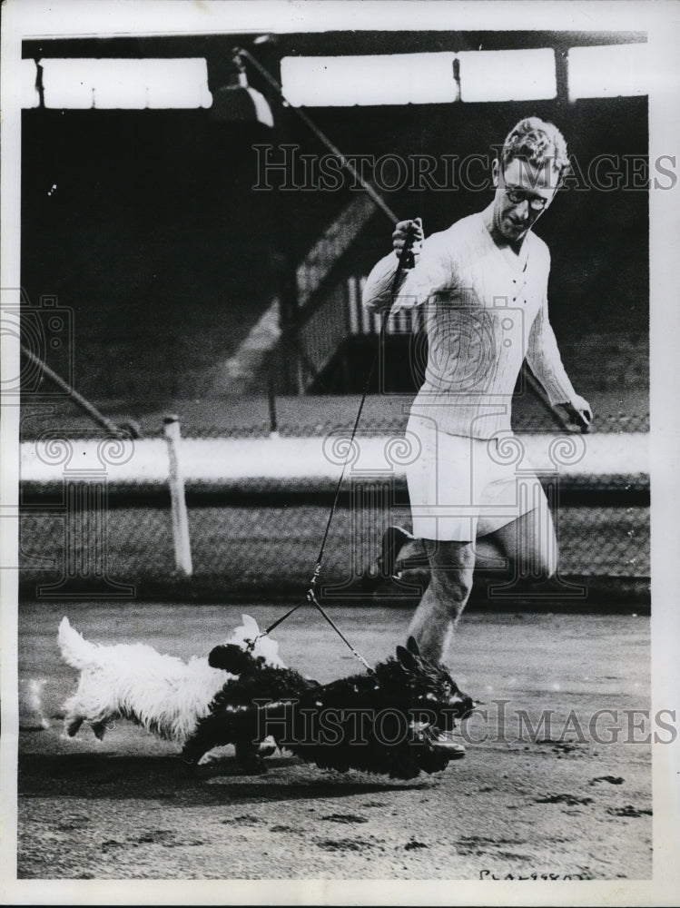 Load image into Gallery viewer, 1935 Press Photo JK Sullivan of Cambridge Track Team with his Terriers
