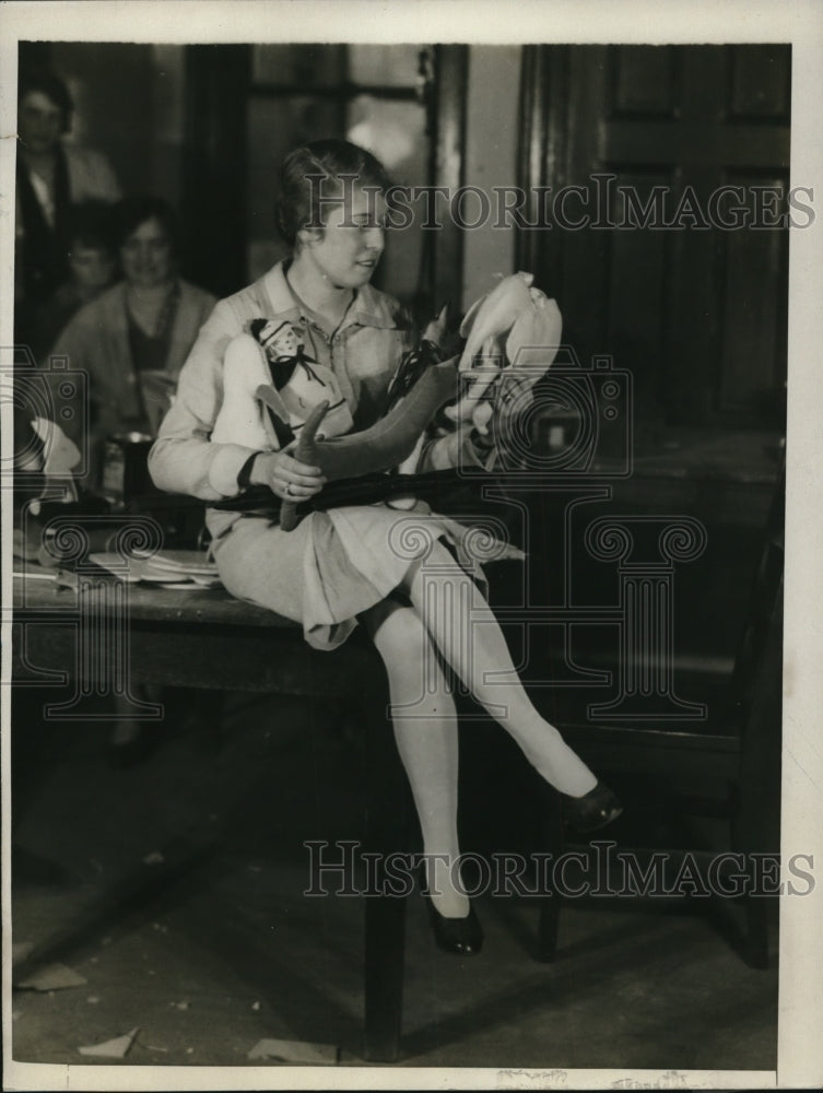 Load image into Gallery viewer, 1929 Press Photo Kitty Harp holds some of the articles the teachers made
