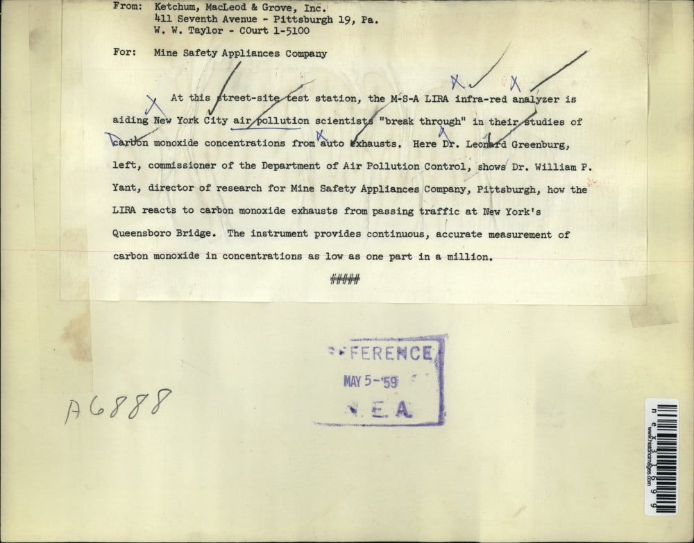 1959 Press Photo M-S-A LIRA infra-red analyzer aiding in New York City air