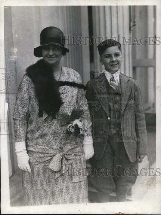 1929 Press Photo Safety essay winners Amy Striley & Brenden Finn