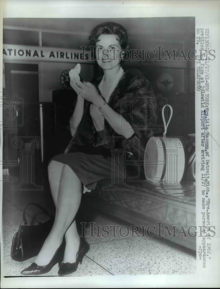 Load image into Gallery viewer, 1961 Press Photo Mrs. Lila Masson of Detroit is Mrs America of 1962
