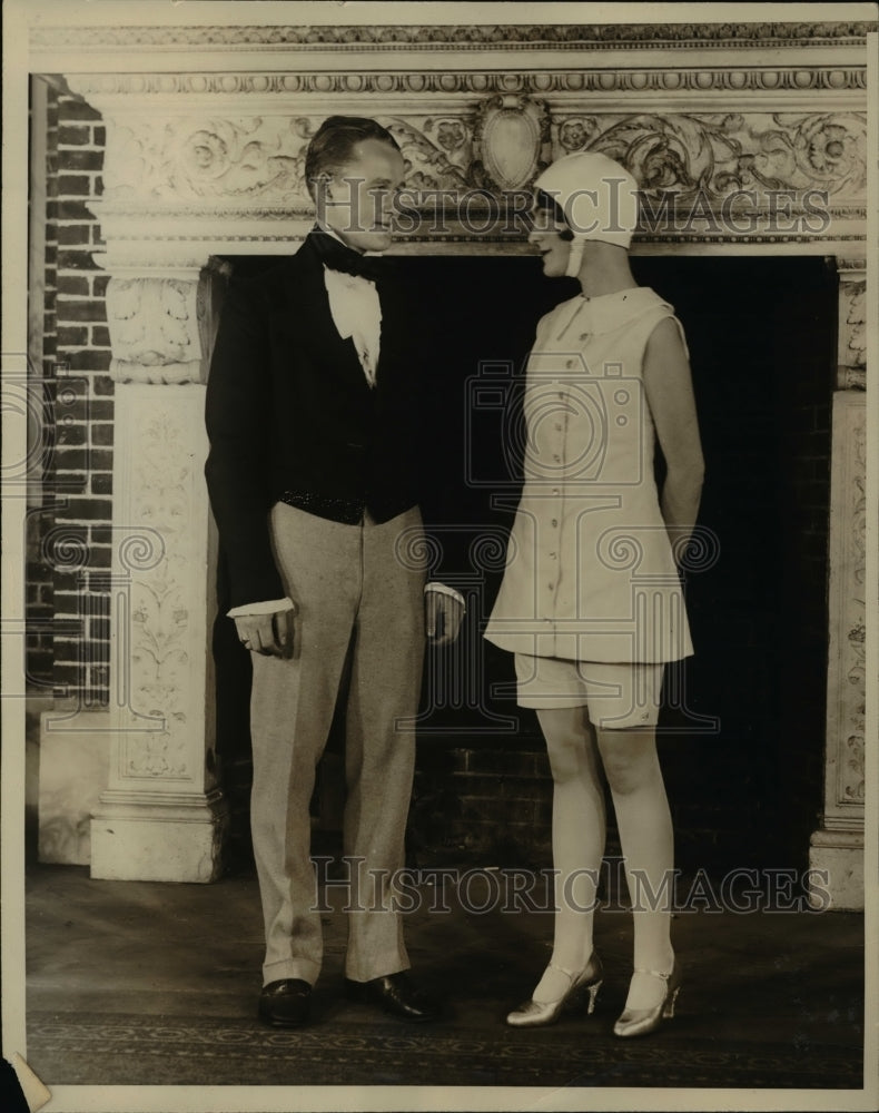 Load image into Gallery viewer, 1929 Press Photo Hanover NH Ben Deavitt &amp; Jeanette Gow at a ball
