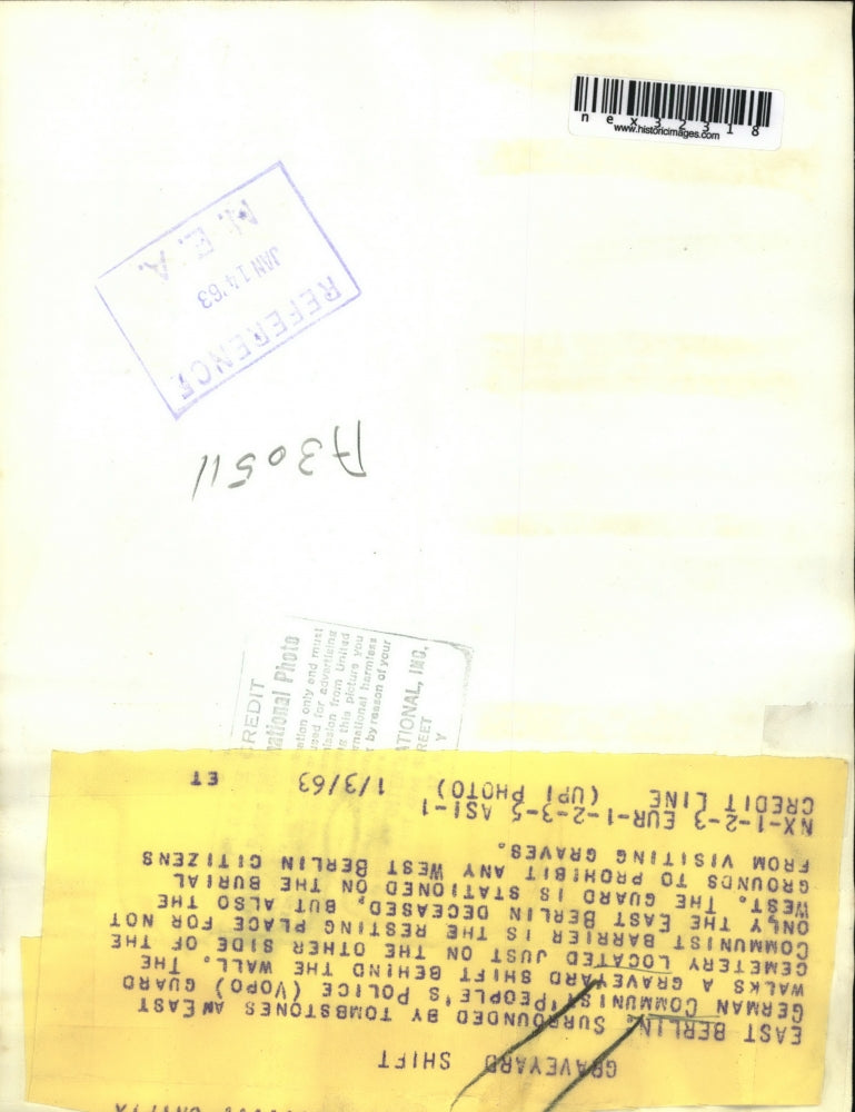 1963 Press Photo East German Communist People's Police guards cemetery